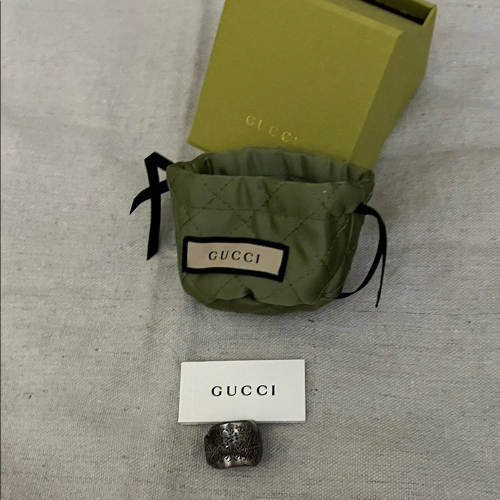 Gucci Silver Ring with Quilted Green Pouch size 16 Men’s Ring - Picture 7 of 16